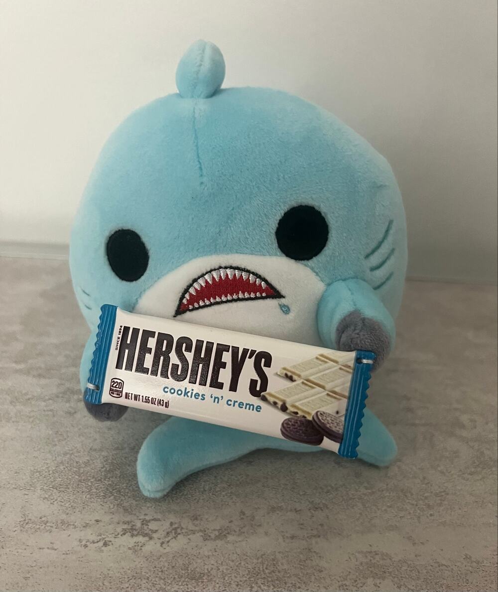 Zuru Snackles 5" Seth Blue Shark with Hershey's Cookies N Cream Series 2 Plush